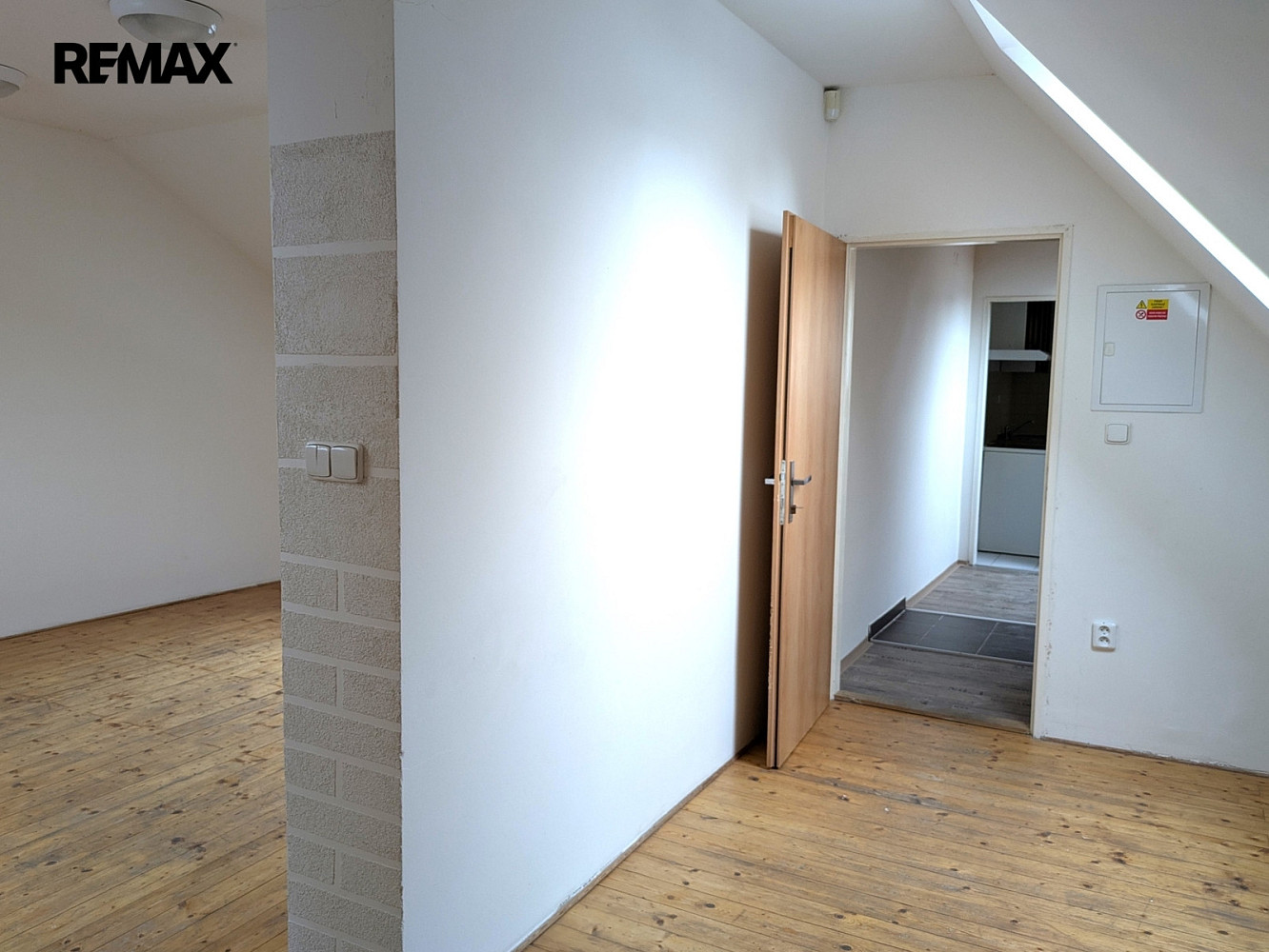 Pronájem bytu 1+1 65 m² – fotografie 4