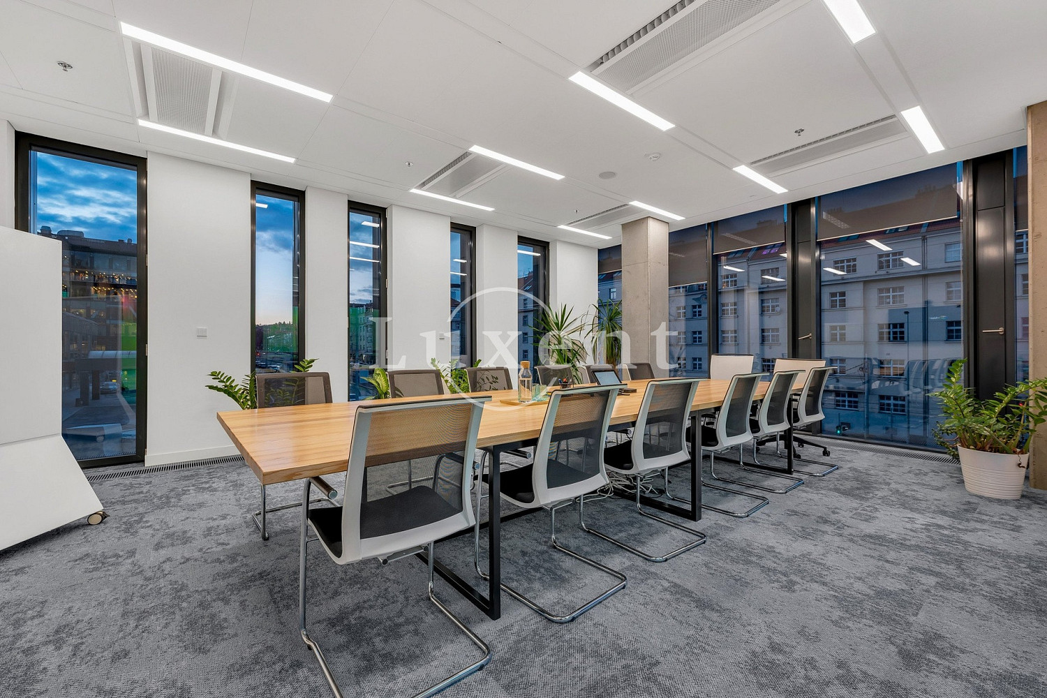 Pronájem kanceláře 1 560 m² – fotografie 2