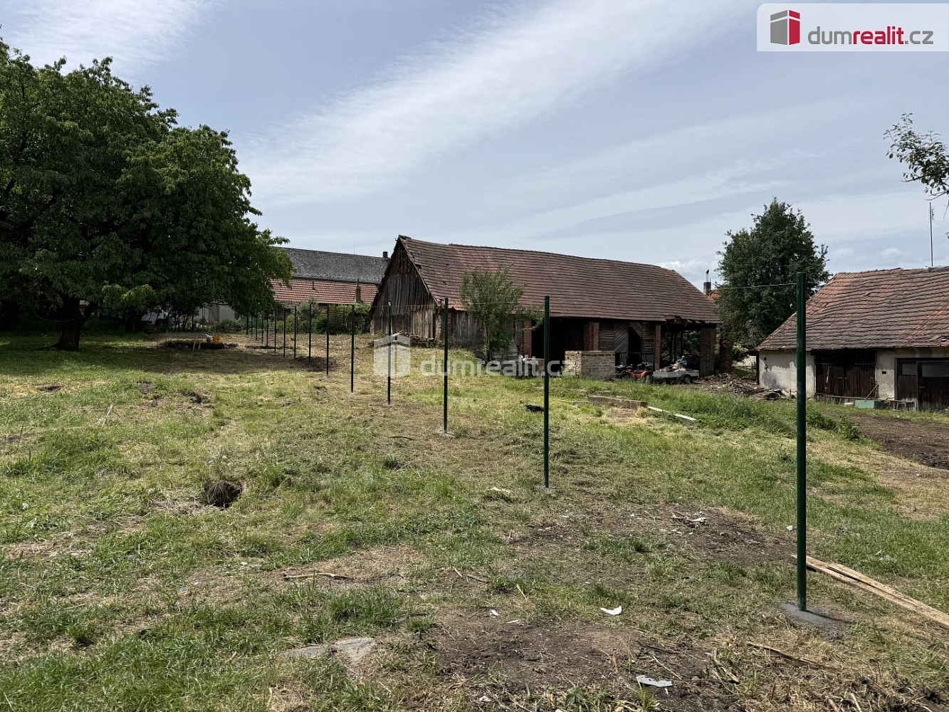 Prodej stavebního pozemku 1 665 m² – fotografie 3