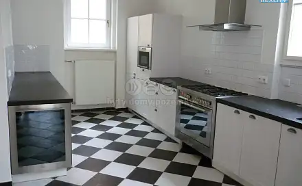 Pronájem domu 350 m² s pozemkem 750 m², Praha 6 - Střešovice