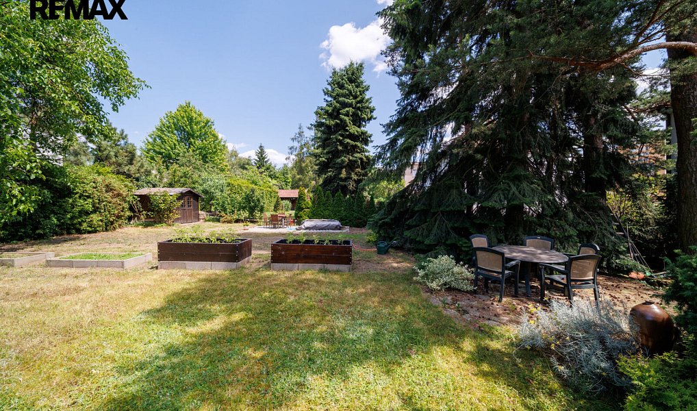 Prodej stavebního pozemku 992 m², Praha – náhled fotky 3