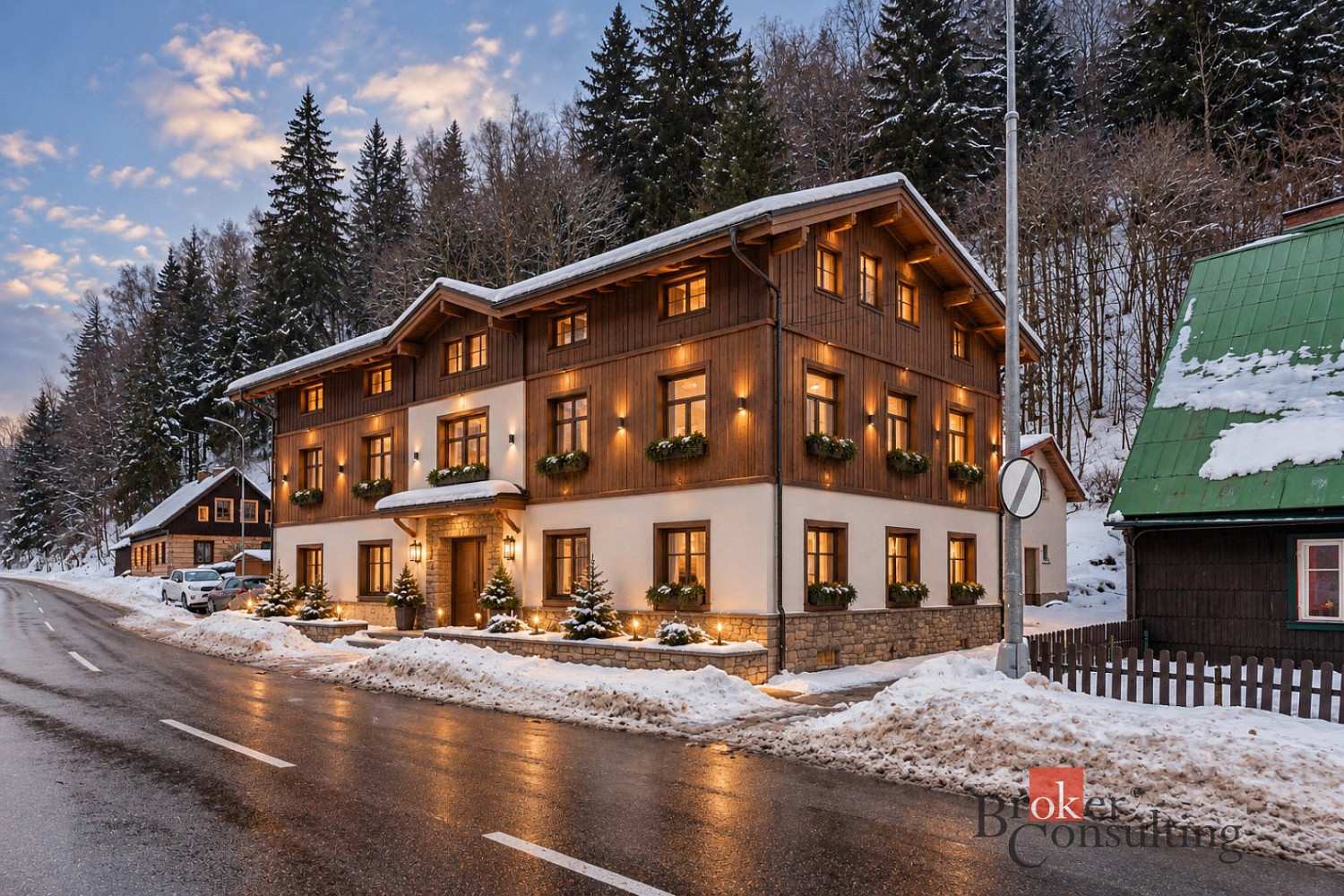 Prodej domu 400 m² s pozemkem 515 m² – fotografie 2