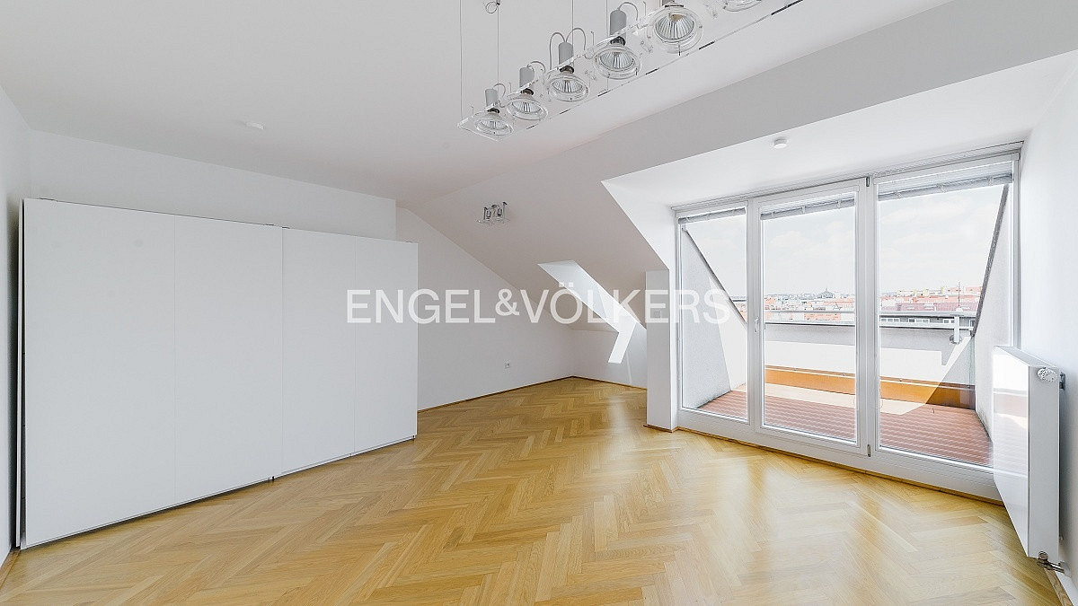 Pronájem bytu 4+kk 168 m² – fotografie 3