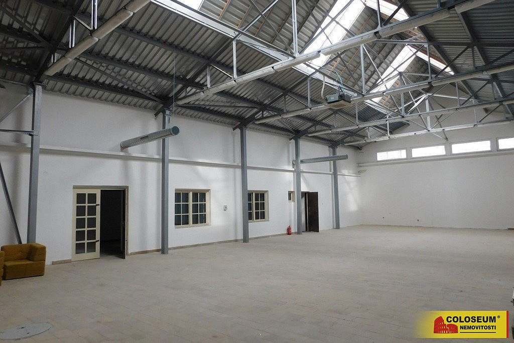 Pronájem obchodních prostor 400 m² – fotografie 2