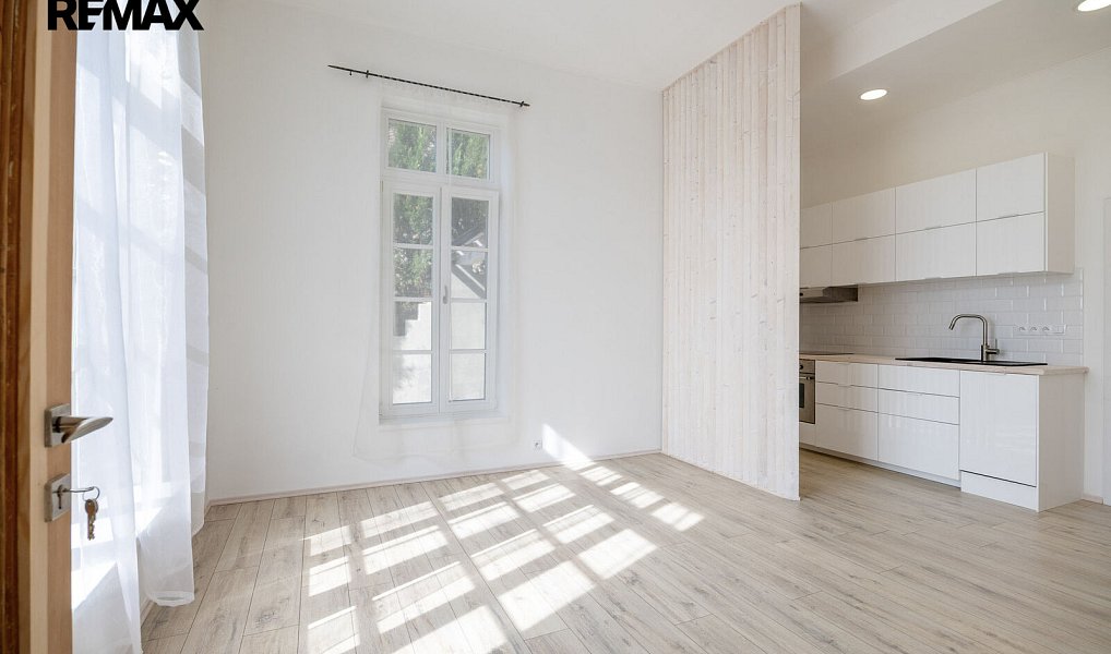 Prodej bytu 1+kk 28 m², Vráž – náhled fotky 2