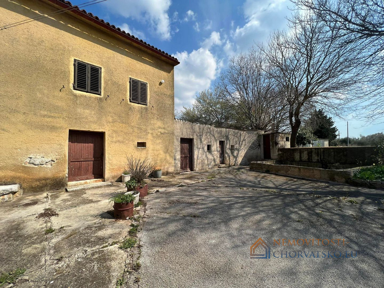 Prodej domu 389 m² s pozemkem 1 298 m² - Widok 3