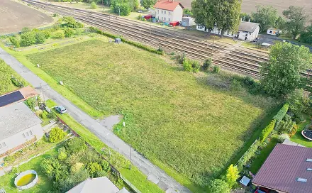 Prodej stavebního pozemku 1 066 m², Dvory, okres Nymburk
