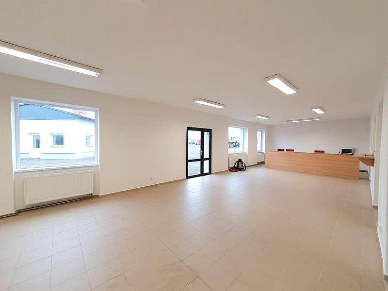 Pronájem obchodních prostor 237 m² – fotografie 2