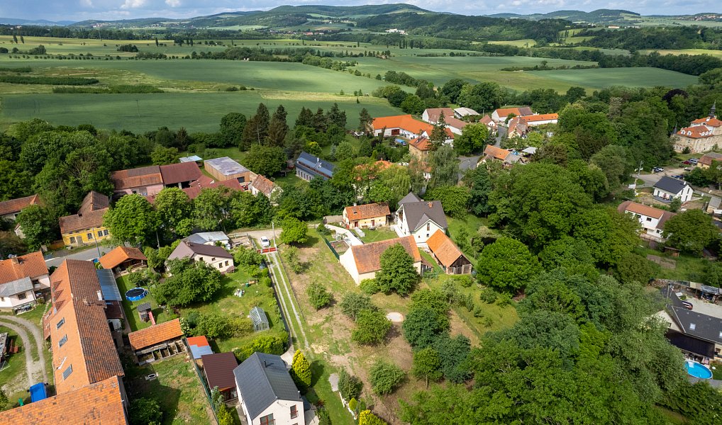Prodej stavebního pozemku 1 774 m², Svinaře – náhled fotky 3