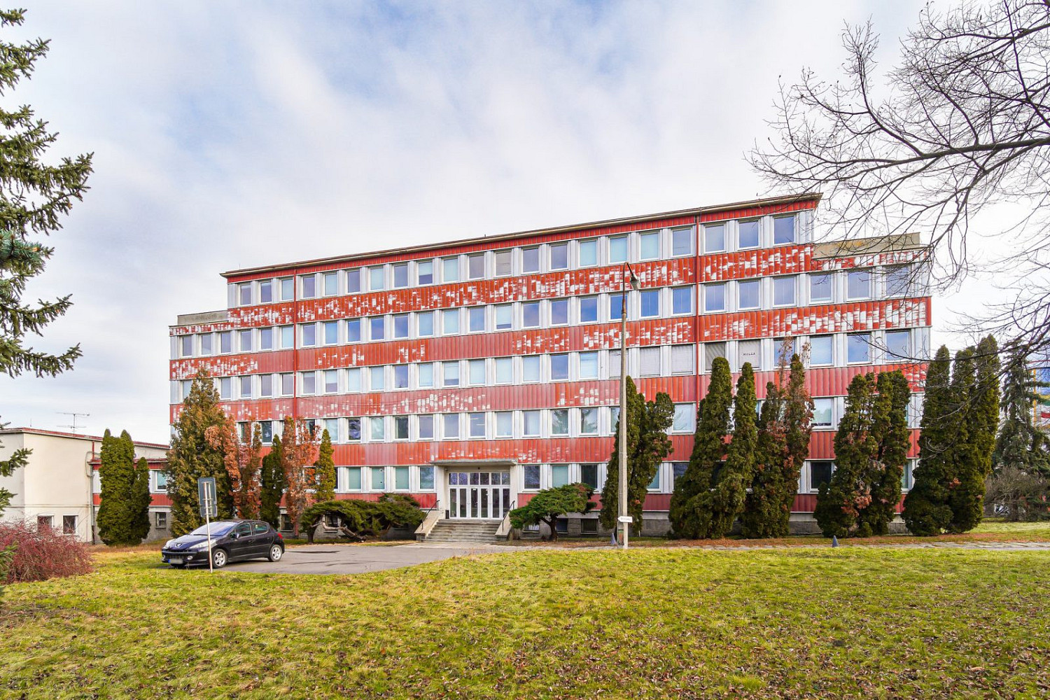 Pronájem kanceláře 270 m²