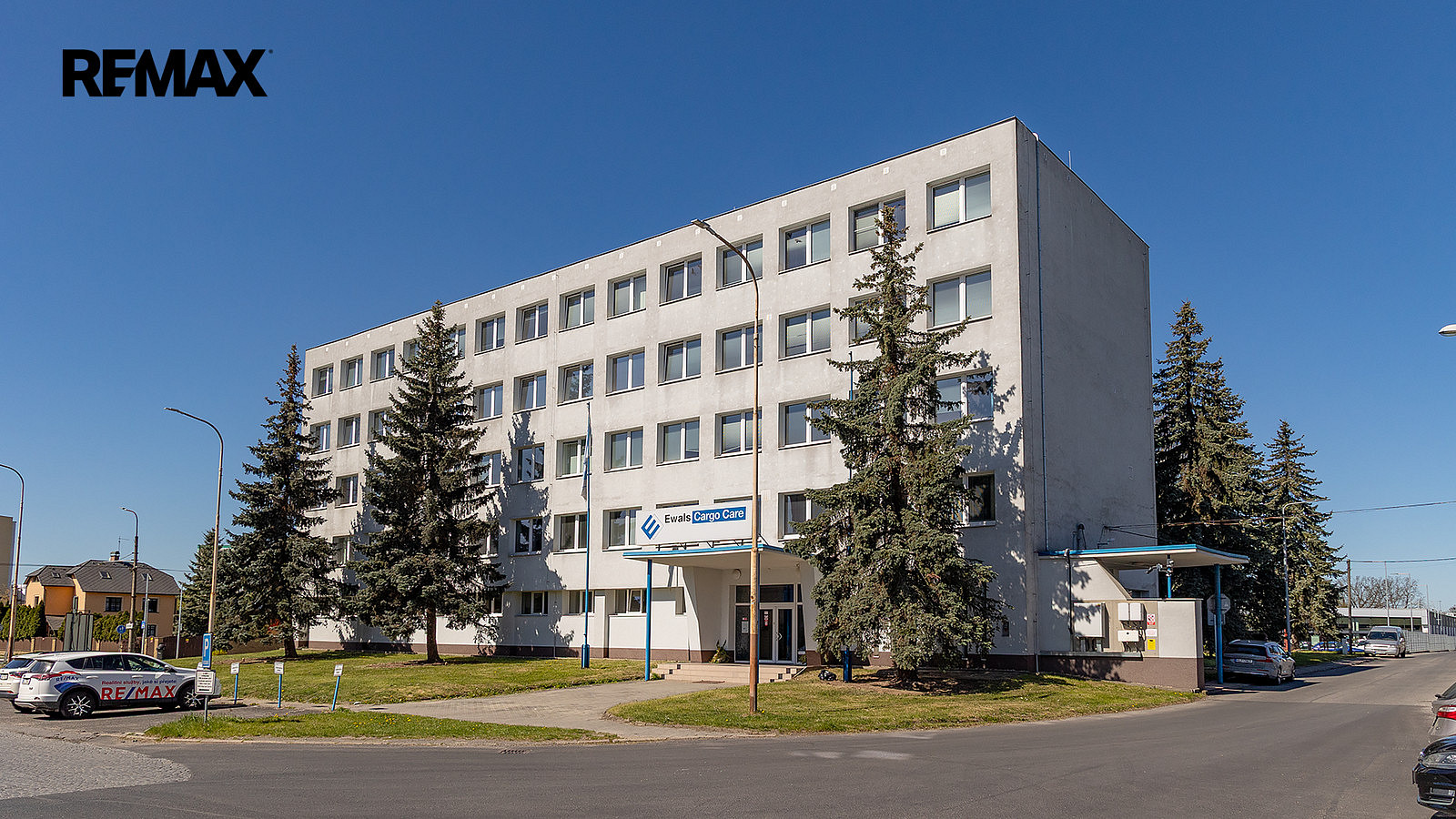 Pronájem kanceláře 350 m²