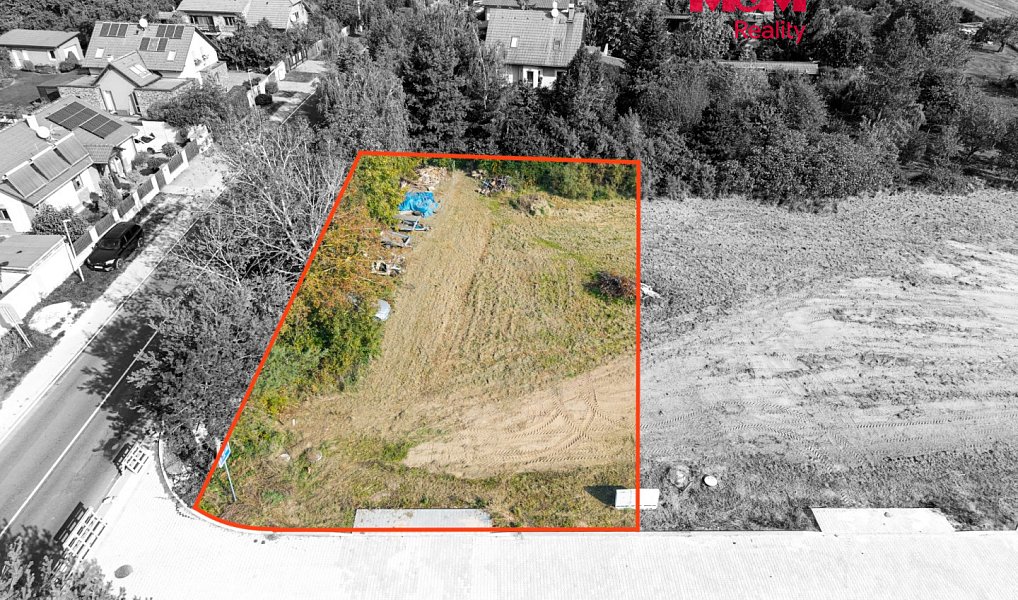 Prodej stavebního pozemku 823 m², Dobřenice – fotka 1 z 12