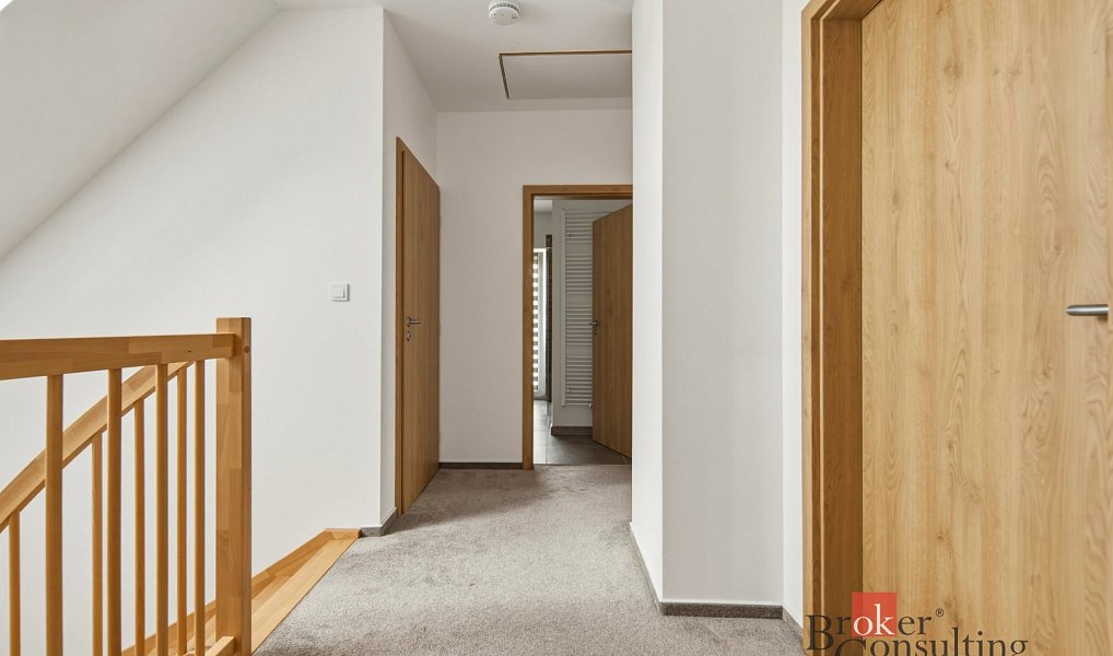 Prodej domu 194 m² s pozemkem 866 m², Litošice – náhled fotky 19