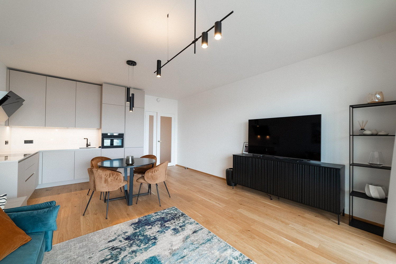 Pronájem bytu 2+kk 64 m² – fotografie 3