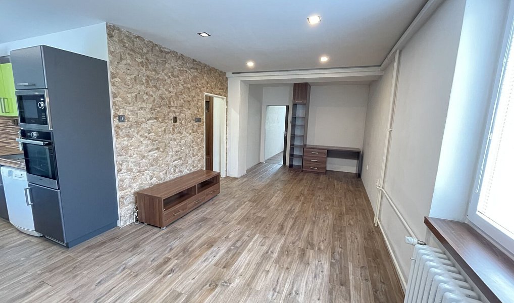 Pronájem bytu 2+1 50 m², Kolín – náhled fotky 2