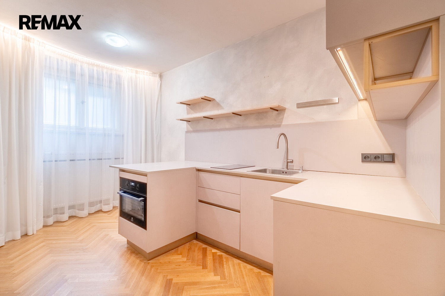 Pronájem bytu 1+kk 25 m² – fotografie 3