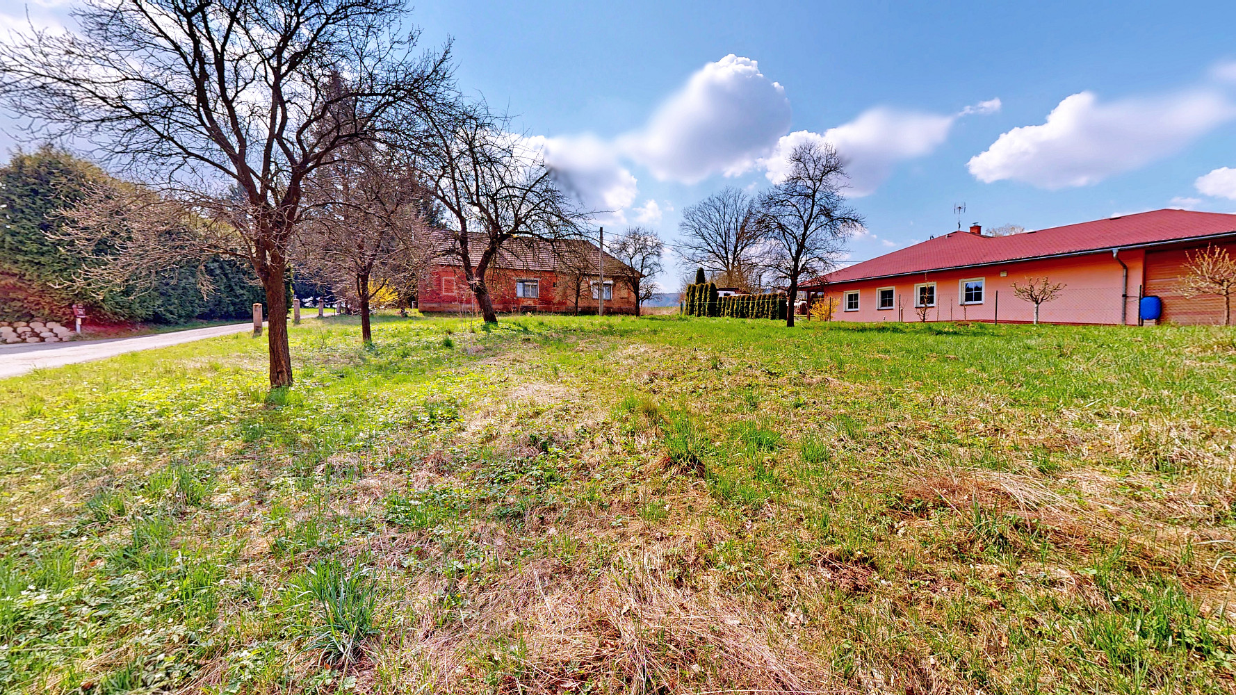 Prodej stavebního pozemku 993 m² – fotografie 2