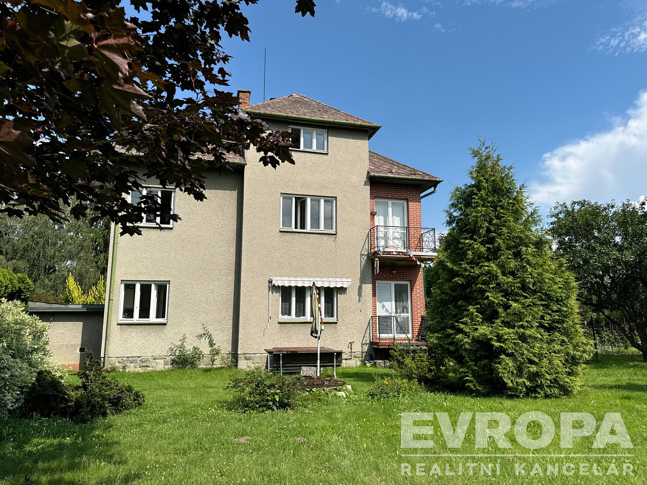 Prodej domu 189 m² s pozemkem 1 090 m² – pohled 2