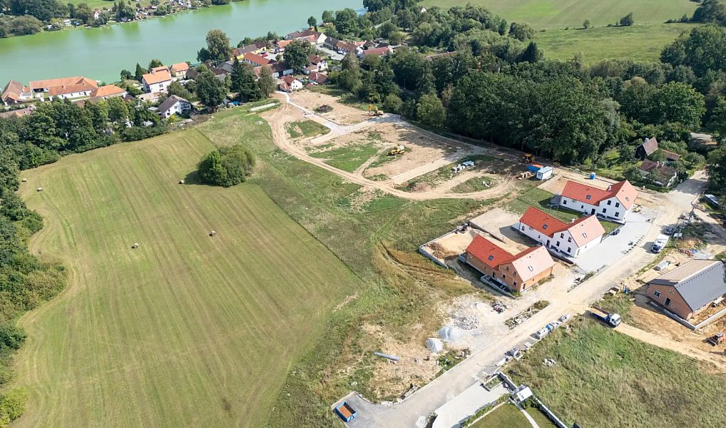 Prodej stavebního pozemku 1 000 m², Hluboká nad Vltavou – náhled fotky 3