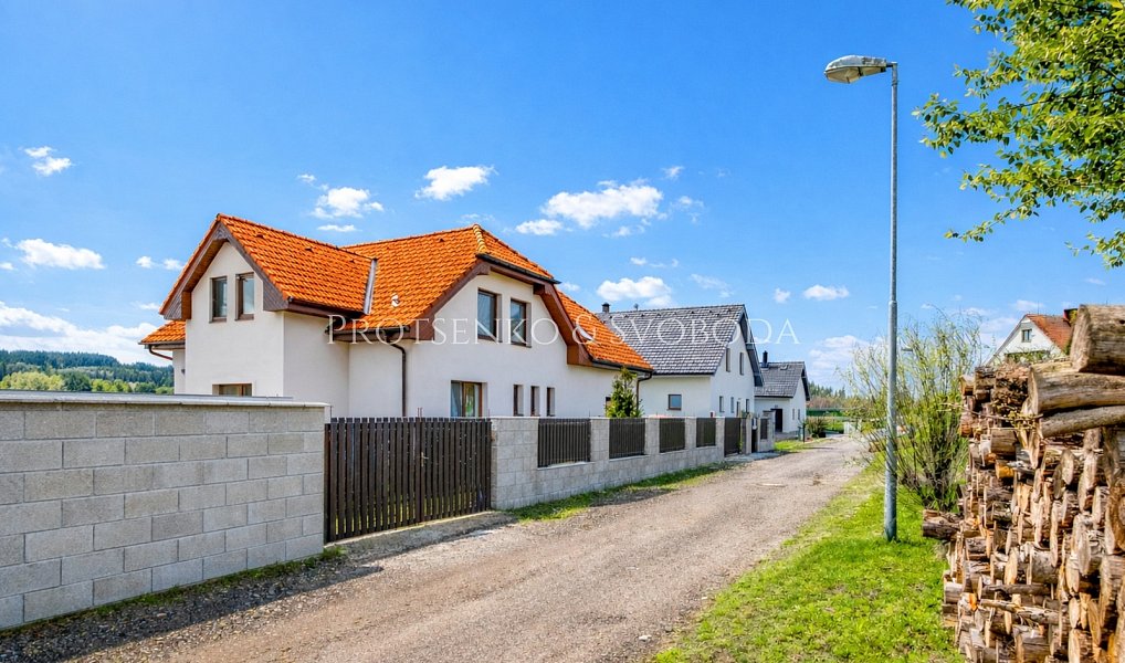 Prodej domu 252 m² s pozemkem 845 m², Záhoří – náhled fotky 3