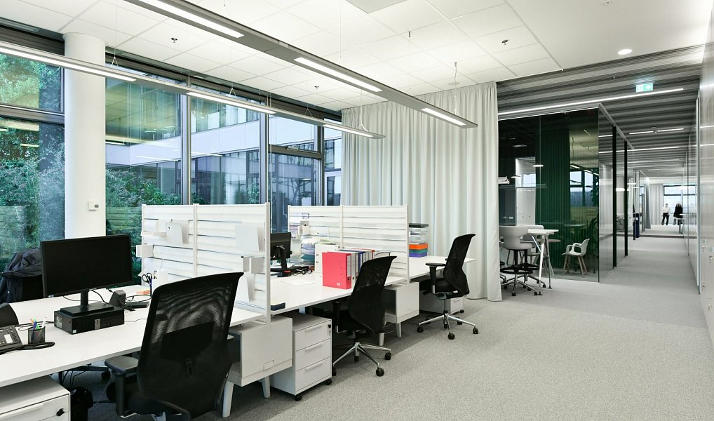 Pronájem kanceláře 1 057 m², Vestec – náhled fotky 9