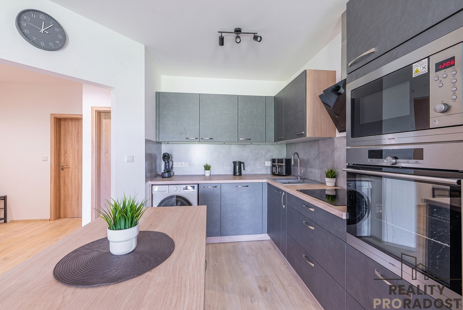 Prodej bytu 4+kk 80 m² – fotografie 2