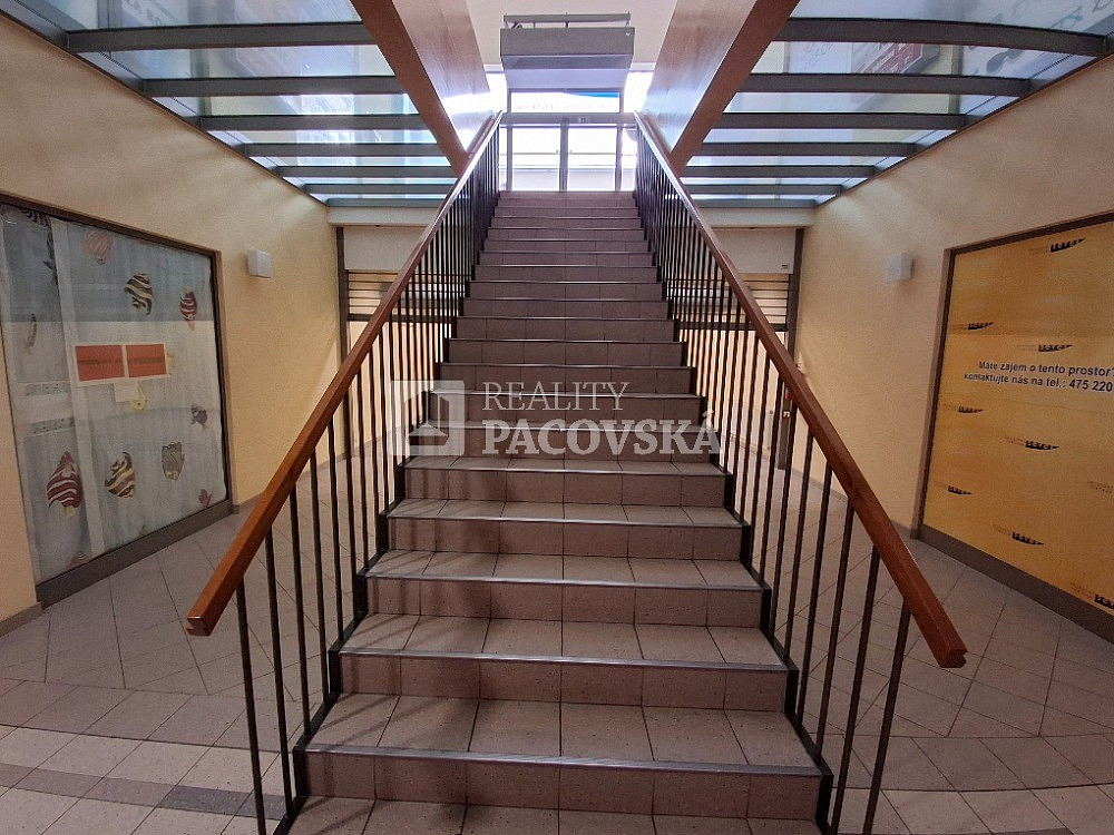Pronájem obchodních prostor 688 m² – fotografie 3