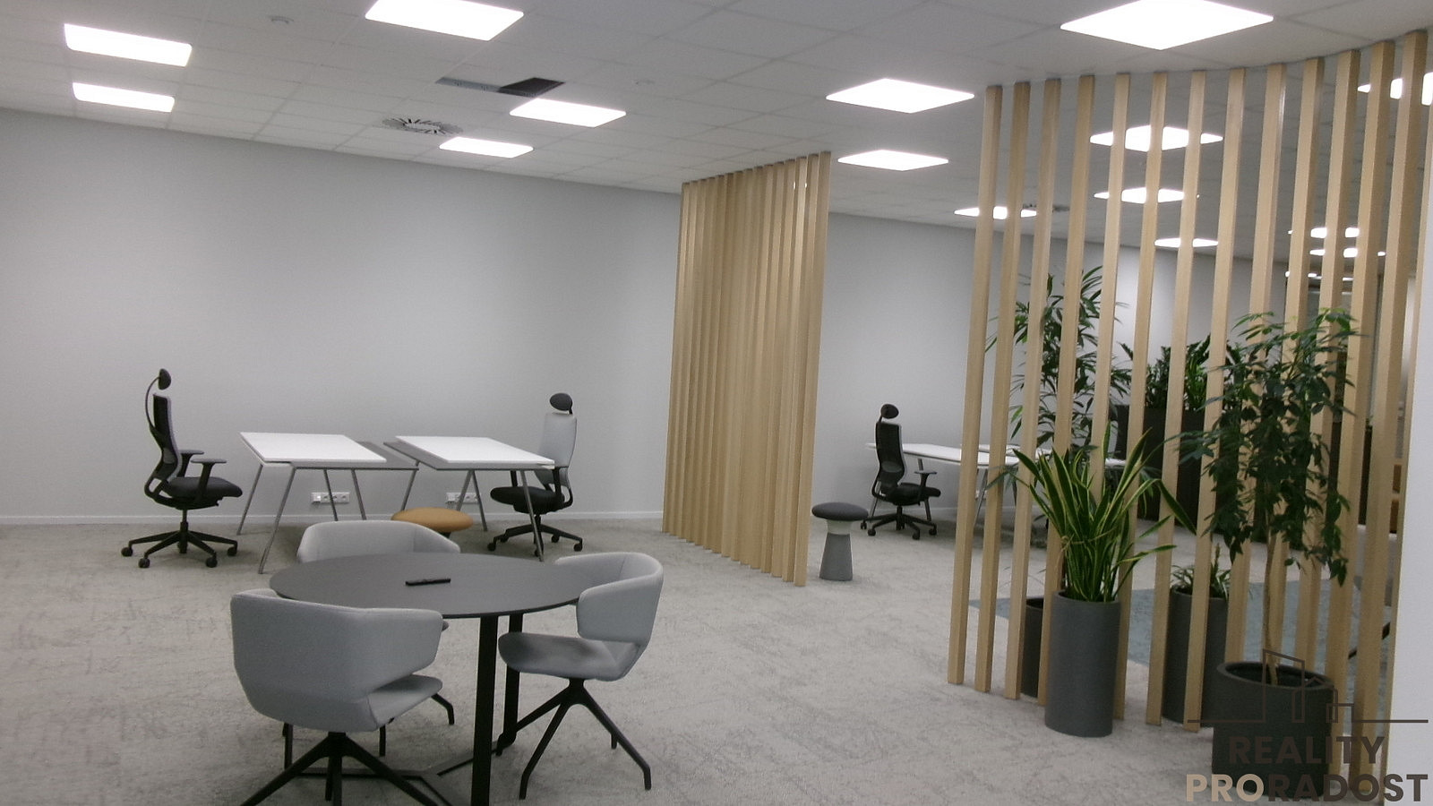 Pronájem kanceláře 342 m² – fotografie 4