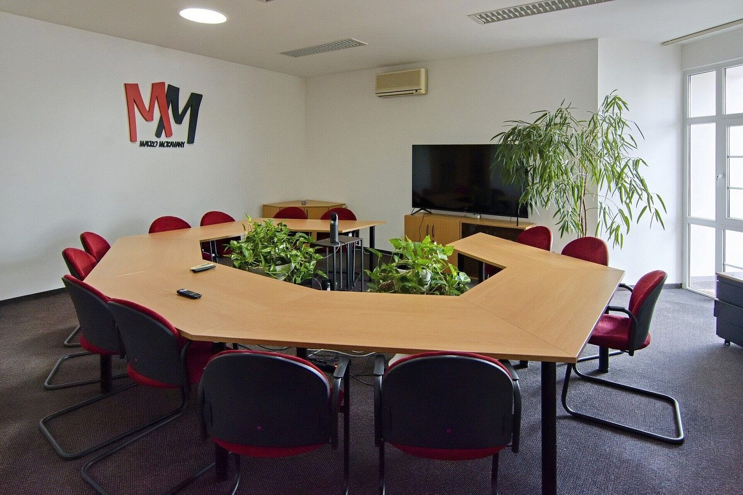 Pronájem kanceláře 197 m² – fotografie 4