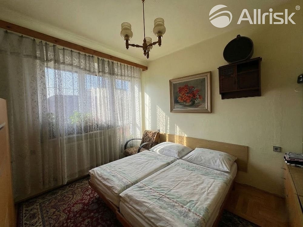 Prodej domu 345 m² s pozemkem 713 m² - Widok 4