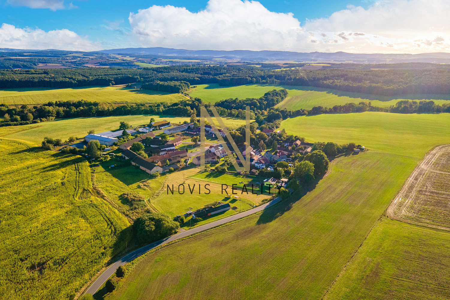 Prodej stavebního pozemku 3 058 m² - Więcej