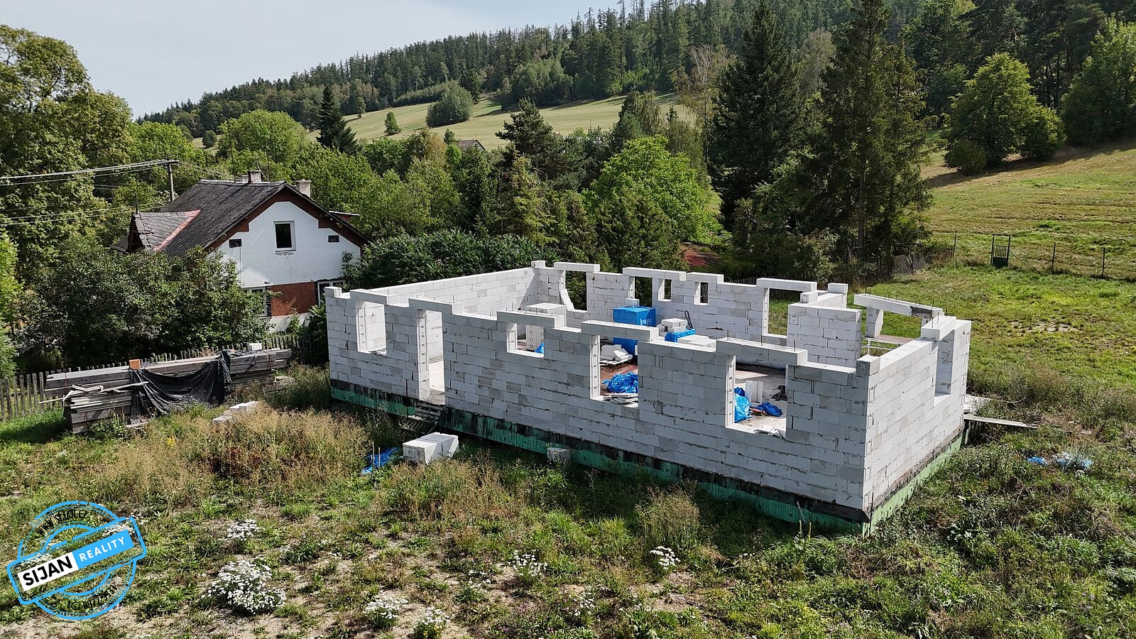 Prodej stavebního pozemku 2 533 m²