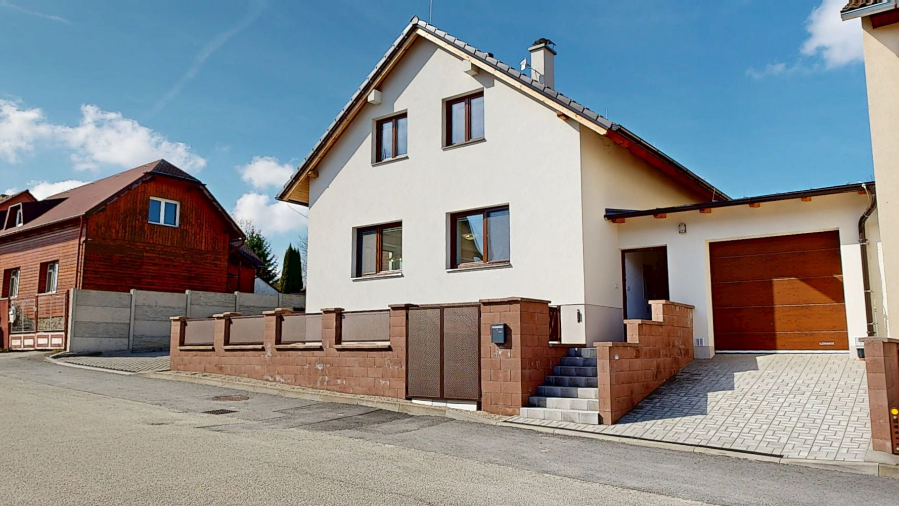 Prodej domu 217 m² s pozemkem 1 100 m²