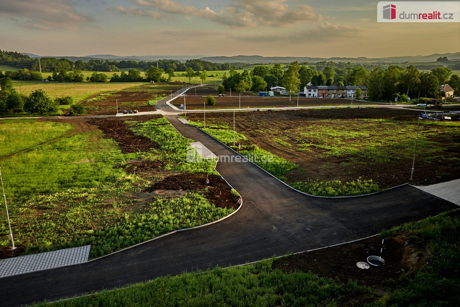 Prodej stavebního pozemku 962 m² – fotografie 2