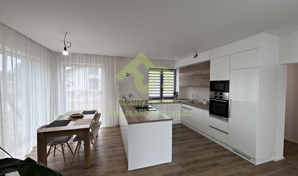 Prodej domu 156 m² s pozemkem 918 m², Lužany – náhled fotky 16