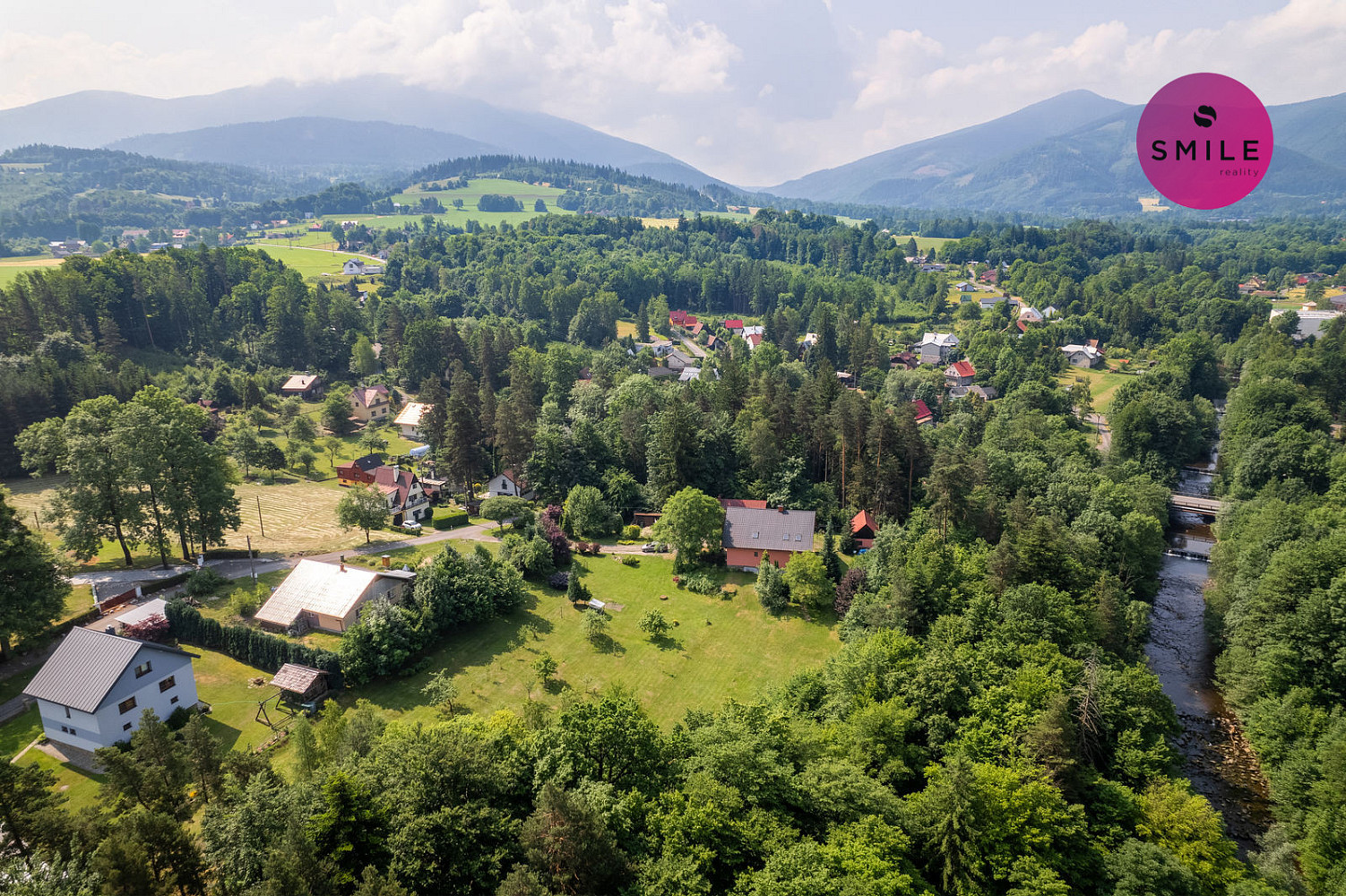 Prodej stavebního pozemku 2 047 m² – další