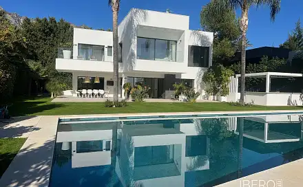 Prodej domu 561 m² s pozemkem 1 138 m²