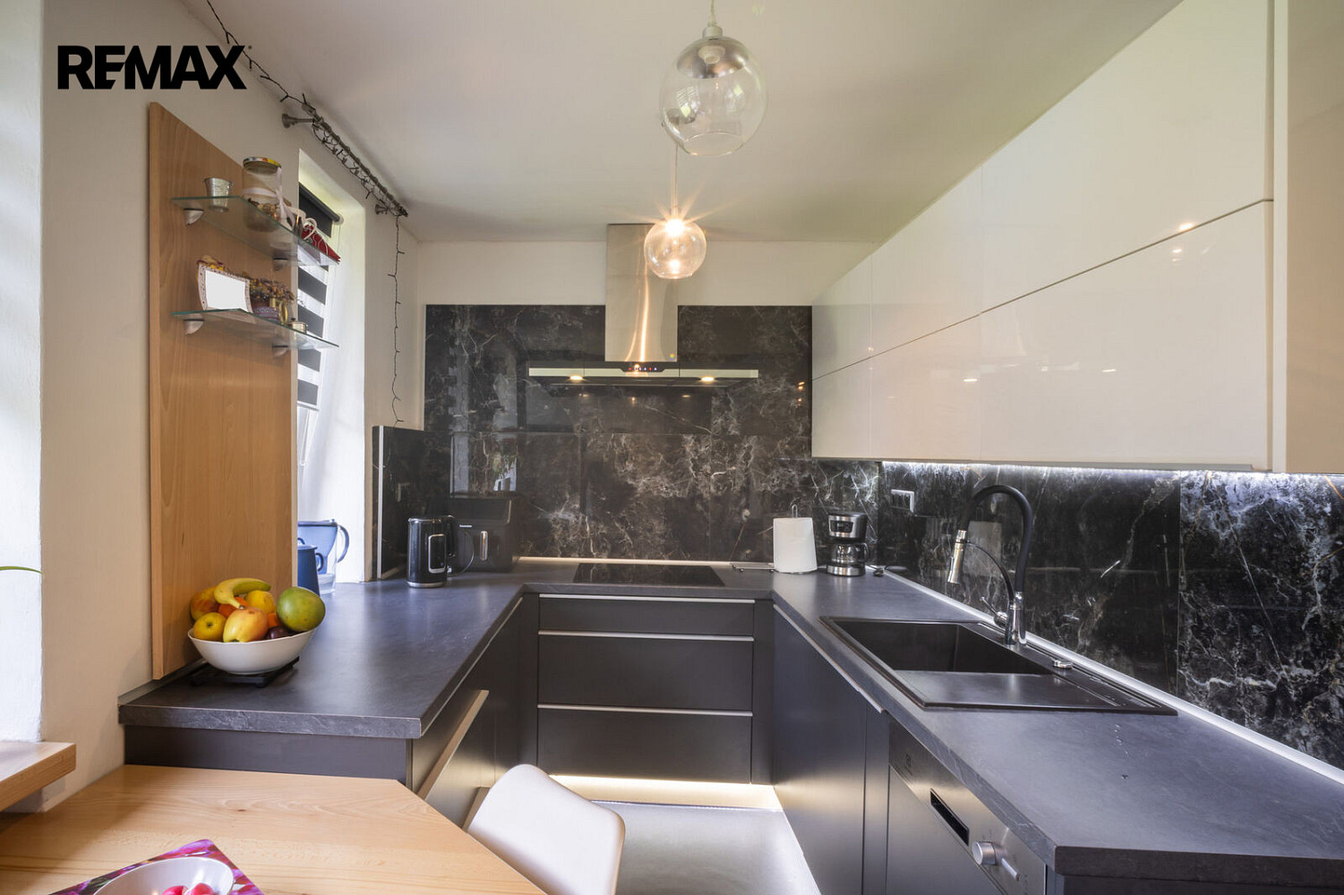 Prodej domu 291 m² s pozemkem 1 086 m² – fotografie 2