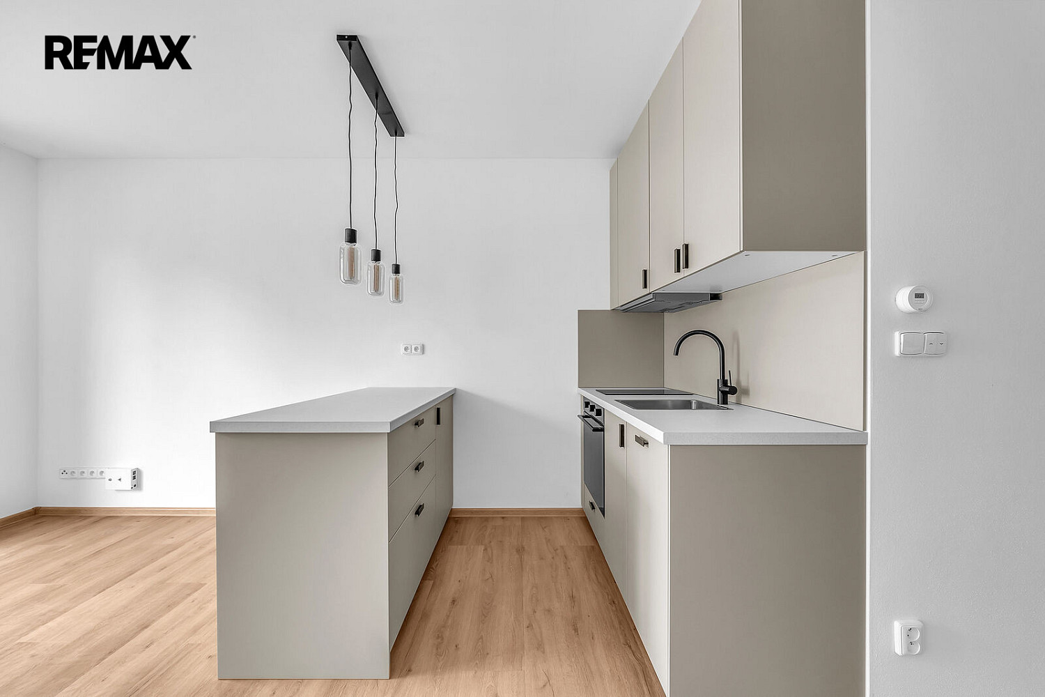 Pronájem bytu 1+kk 25 m² – fotografie 4