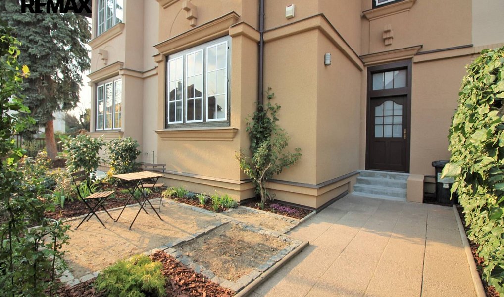 Pronájem domu 200 m² s pozemkem 219 m², Praha – náhled fotky 2