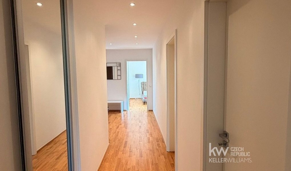 Pronájem bytu 2+kk 82 m², Praha – náhled fotky 9