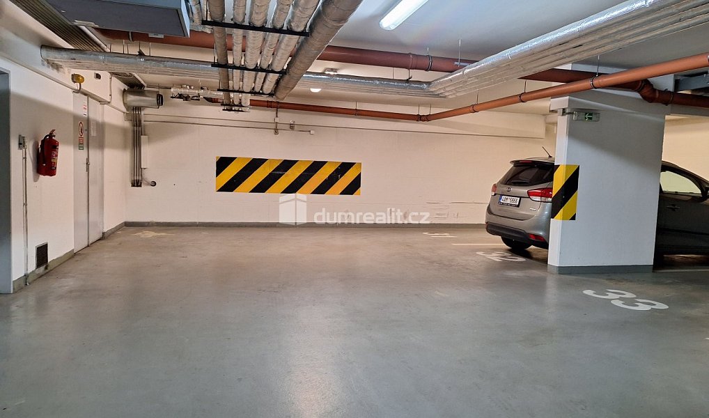 Pronájem garážového stání 12m2 P10 Názovská, Praha – náhled fotky 4