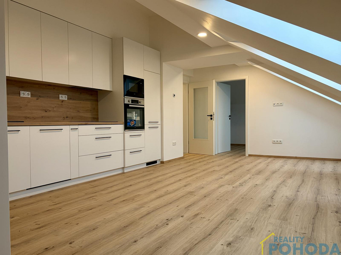 Pronájem bytu 3+kk 109 m² — photo 3
