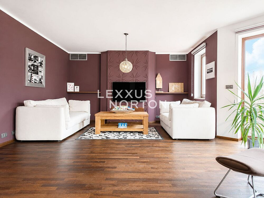 Pronájem domu 260 m² s pozemkem 821 m²