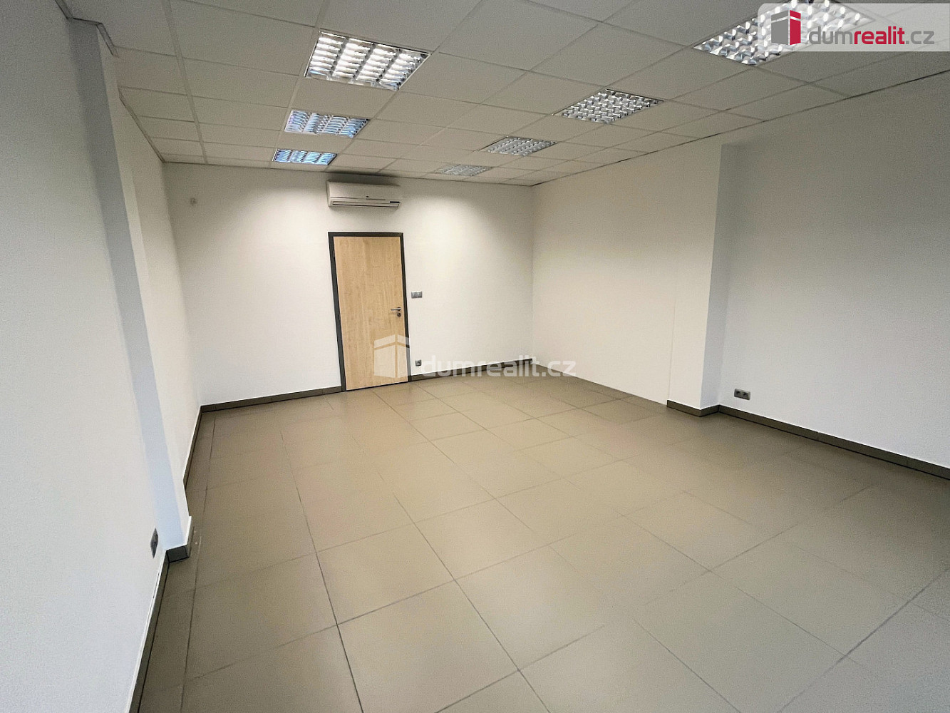 Pronájem kanceláře 32 m² — photo 5