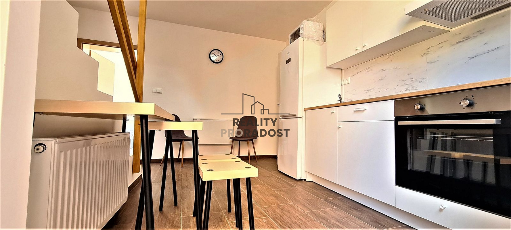 Pronájem domu 148 m² s pozemkem 70 m²