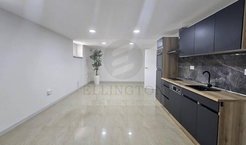 Prodej komerčního prostoru, 49 m², Kobylisy - Praha 8, Praha