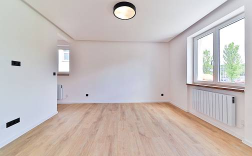 Pronájem bytu 2+1 66 m², U Divadla, Sokolov