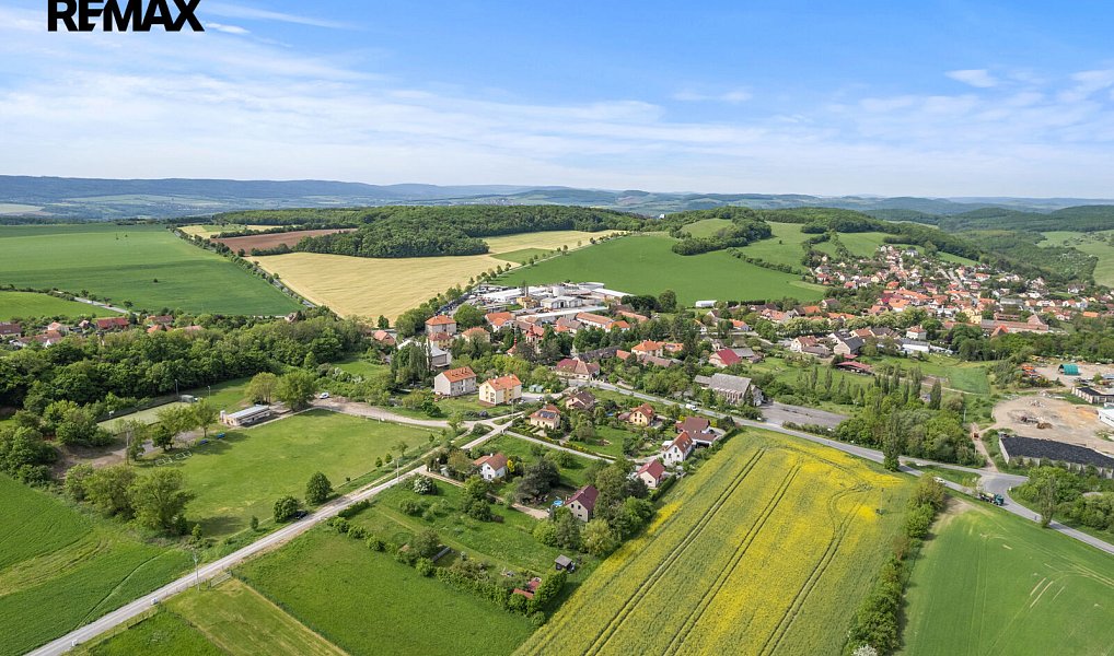 Prodej stavebního pozemku 950 m², Mořina – náhled fotky 7