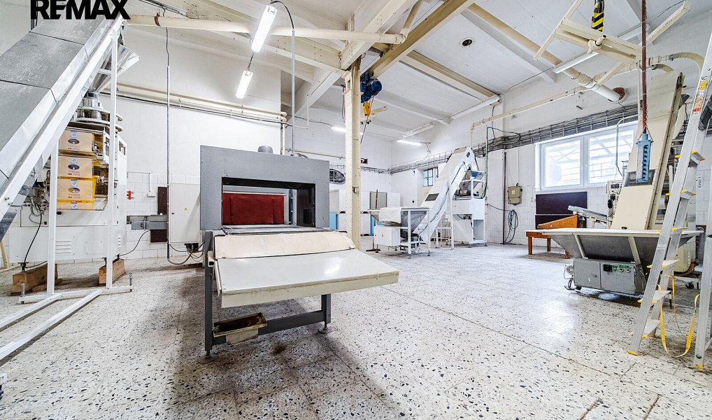 Prodej výrobních prostor 4 050 m², Pouzdřany – náhled fotky 24